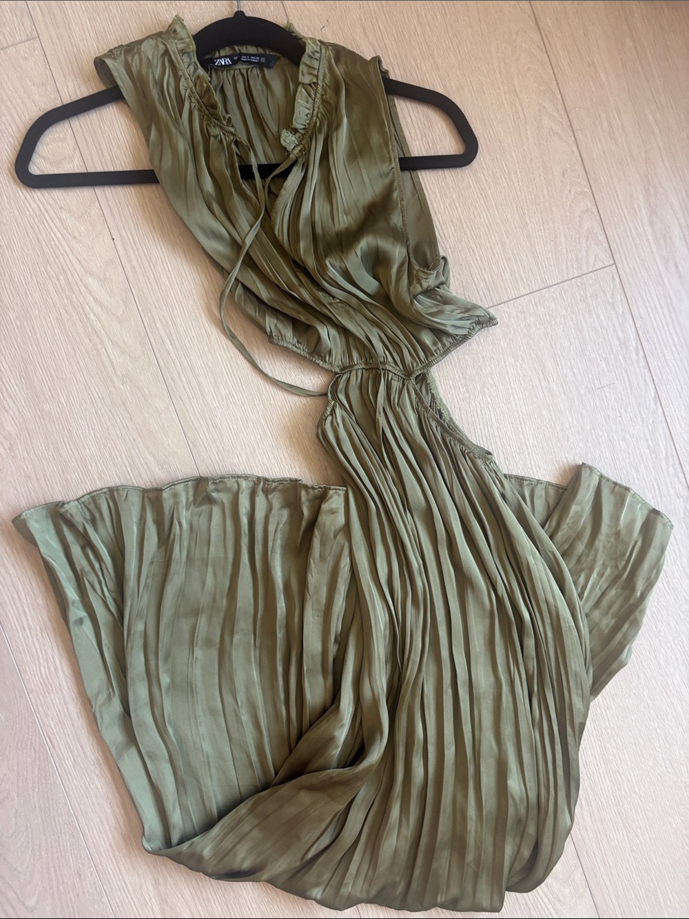 Wrinkle Effect Cut Out Maxi Dress with Cutout Waist - Picture 5 of 7